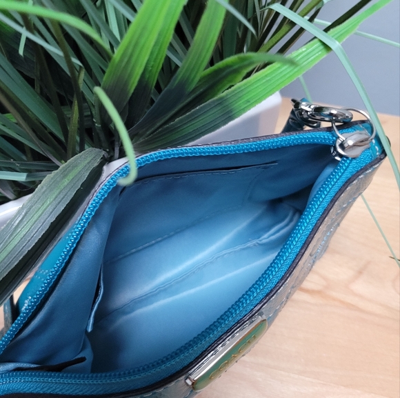 COACH | Signature Teal Patent Leather Wristlet - Picture 4 of 6